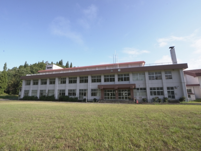 院内小学校 外観