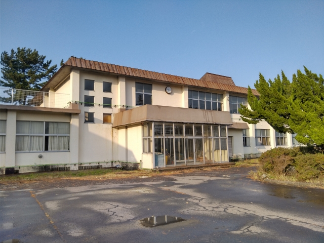 能代市立富根小学校 外観